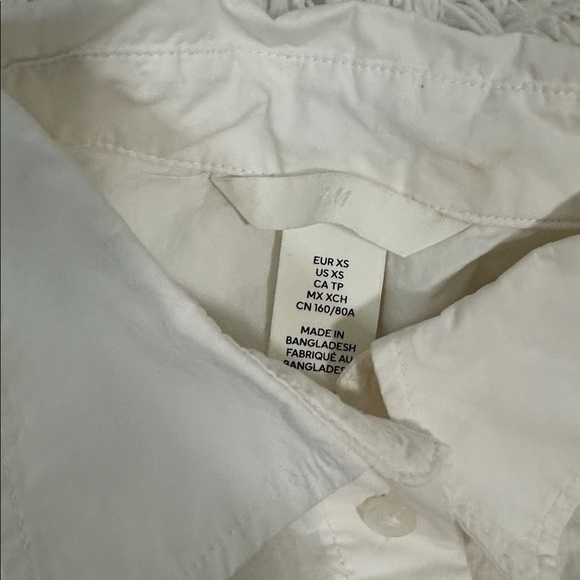 🦋 Bundle of 5 Woman’s Blouses Size Medium - Picture 7 of 8